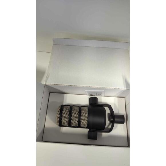 RØDE PodMic Dynamic Podcasting Microphone - Picture 2 of 4